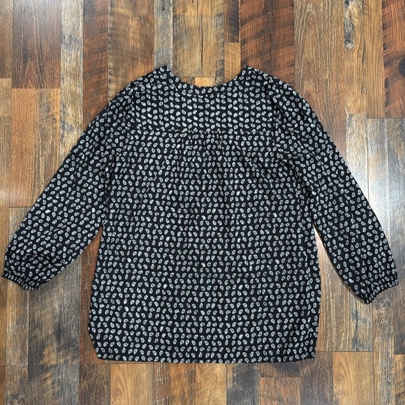 Motherhood Maternity Flowy Paisley V-Neck Blouse - Picture 6 of 7